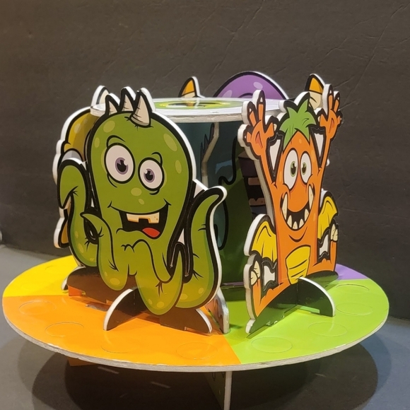 HALLOWEEN MONSTER TREAT STAND WITH CONES AND TARGET HYDE AND EEK WALL STICKERS - Picture 3 of 16